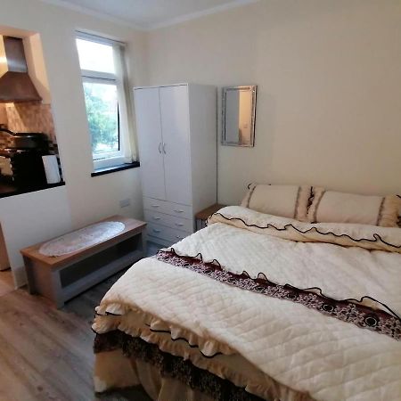 Self-Contained Studio Flat Bathrooms Kitchens Upgrade Locations To City Centre 15 Minutes Walking Distance Nottingham Universities Queen Hospitals City Hospitals Dış mekan fotoğraf