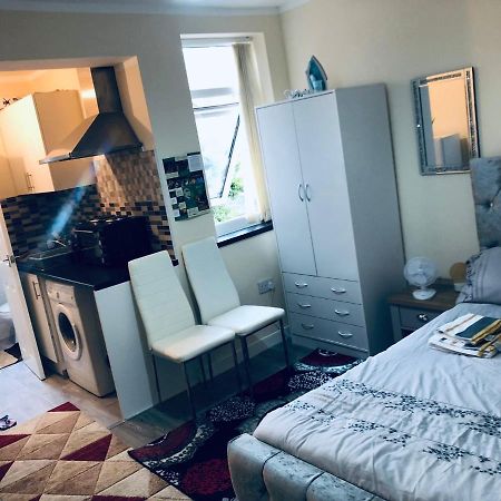 Self-Contained Studio Flat Bathrooms Kitchens Upgrade Locations To City Centre 15 Minutes Walking Distance Nottingham Universities Queen Hospitals City Hospitals Dış mekan fotoğraf