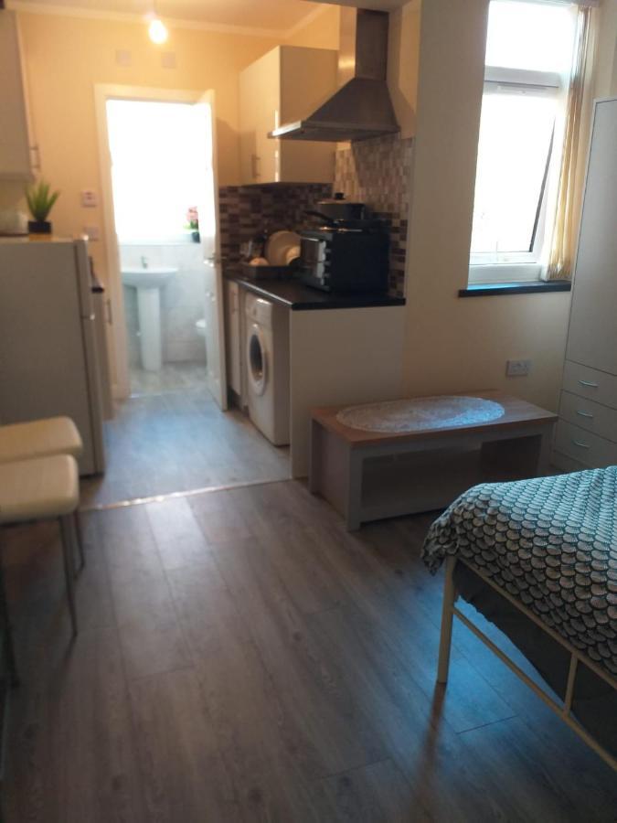 Self-Contained Studio Flat Bathrooms Kitchens Upgrade Locations To City Centre 15 Minutes Walking Distance Nottingham Universities Queen Hospitals City Hospitals Dış mekan fotoğraf