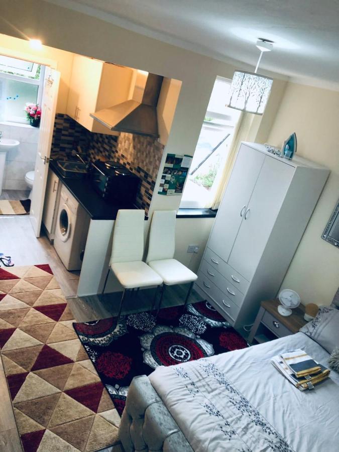 Self-Contained Studio Flat Bathrooms Kitchens Upgrade Locations To City Centre 15 Minutes Walking Distance Nottingham Universities Queen Hospitals City Hospitals Dış mekan fotoğraf